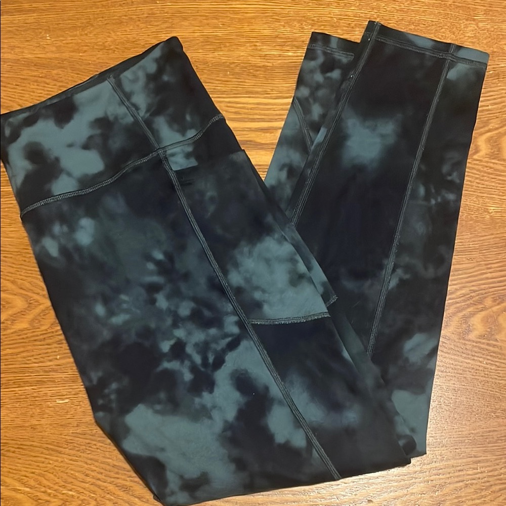 🟨🟨 Victoria’s Secret Women’s Green Tie-Dye Leggings (size 16) - Picture 5 of 7